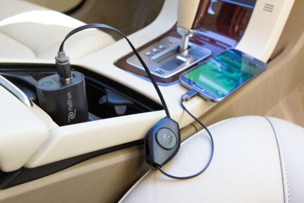 USB-Autoladegerät und 2200-mAh-Powerbank mit einziehbarem Kabel