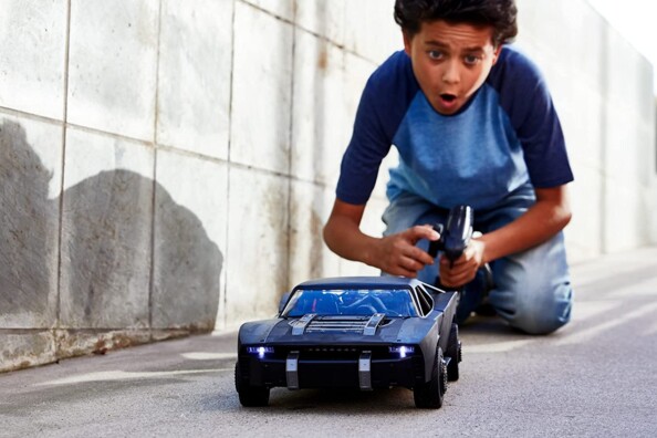 Hot Wheels Funkgesteuertes Batmobil Maßstab 1/10 - The Batman Limited Edition