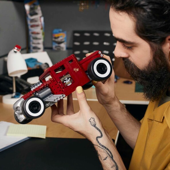 MEGA Construx Hot Wheels Bone Shaker
Großes Auto